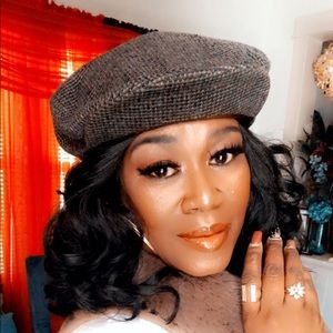 Meet your Posher, Moneak